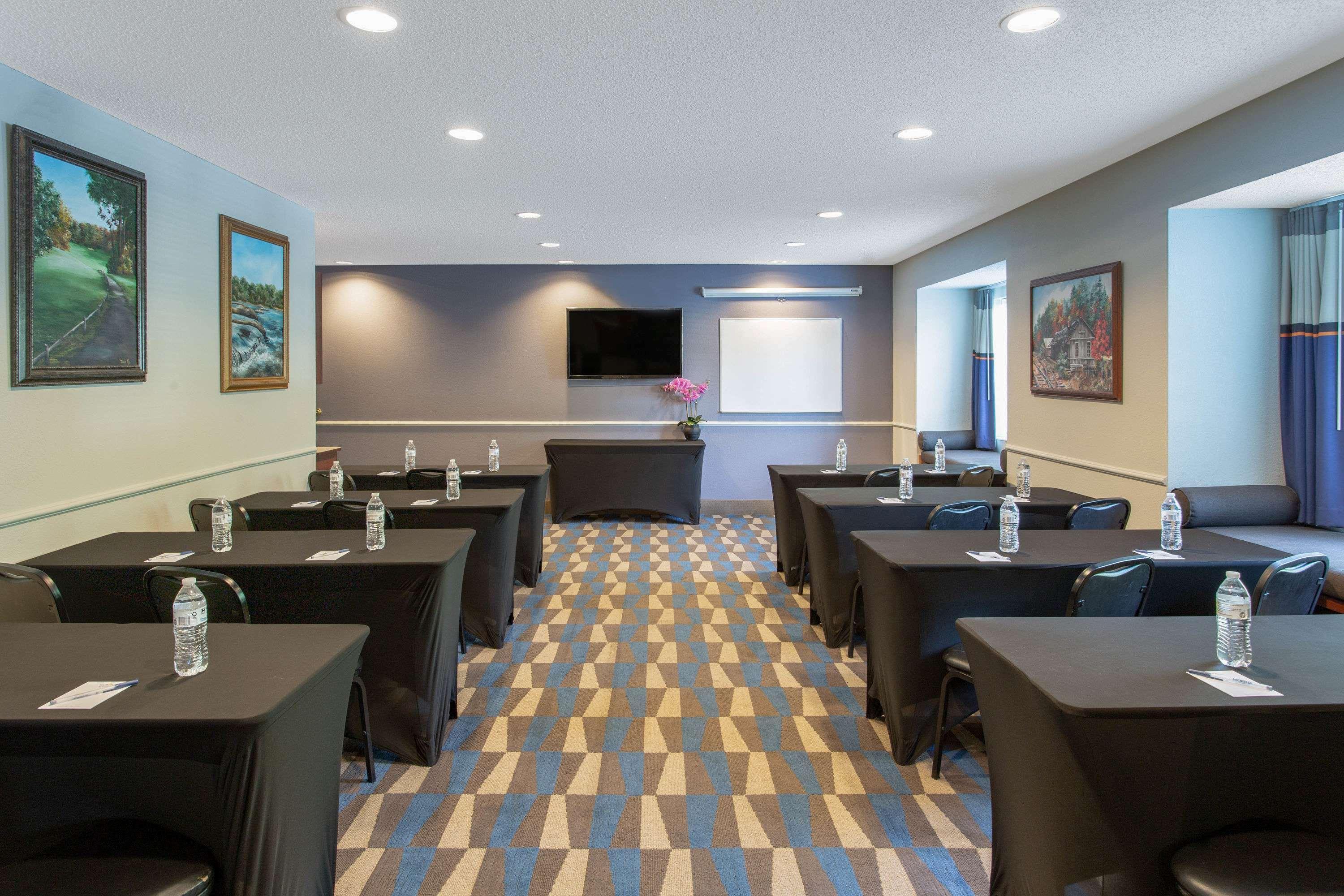 Microtel Inn & Suites By Wyndham Lillington/Campbell University Экстерьер фото
